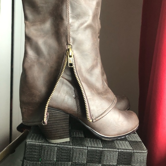 Cowgirl Style Brown Heeled Boots Size 5 - Picture 5 of 8